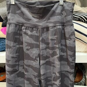 Athleta, black and gray camel pattern joggers size small